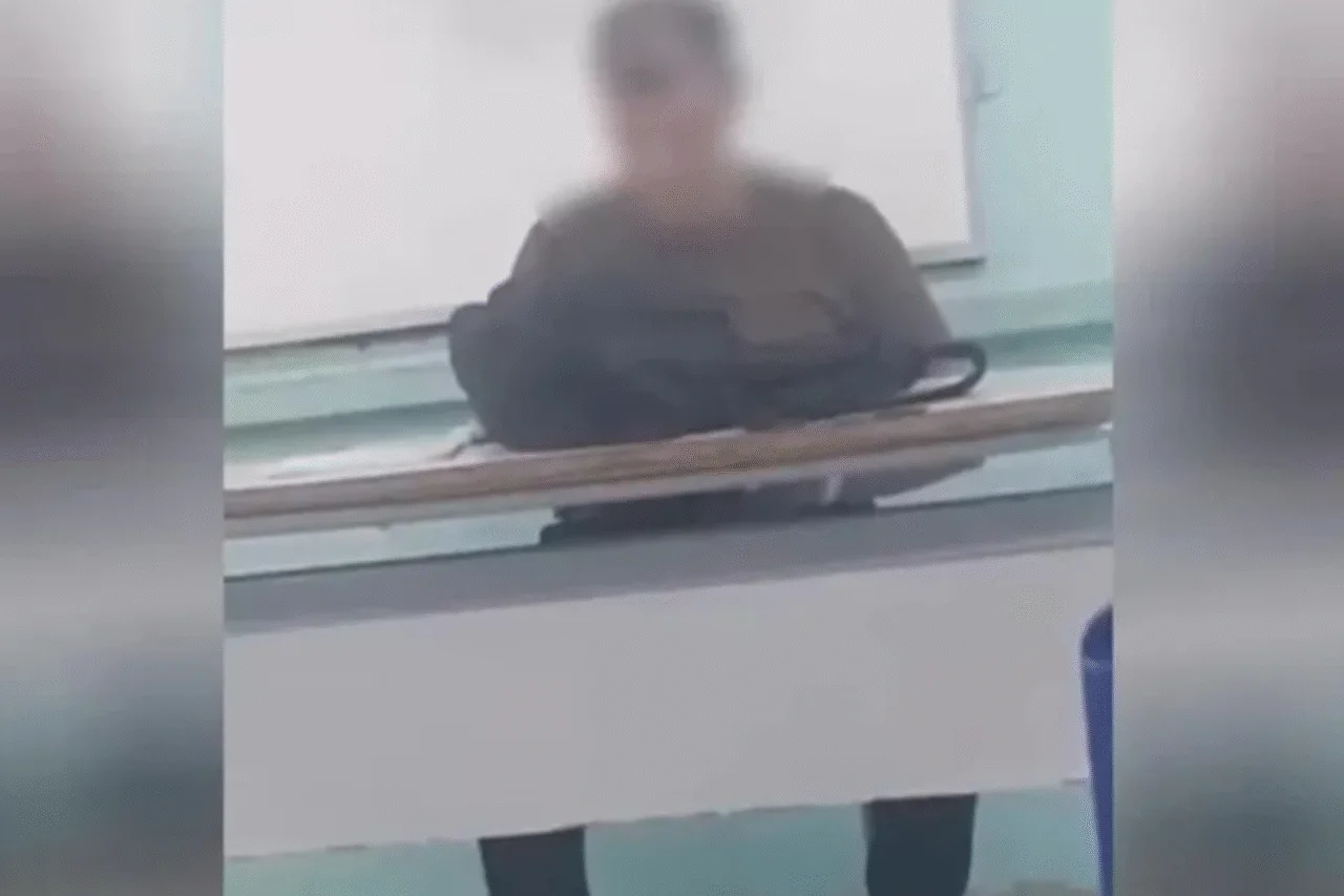Aluna flagra professor tendo momento íntimo dentro de sala de aula 3 Caso de professor filmado em momento íntimo dentro de escola choca comunidade escolar em Fortaleza