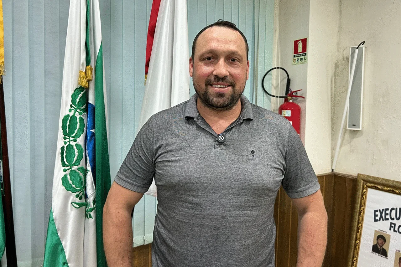 Vereadores de Flor da Serra do Sul aprovam pacote de benefícios 3 Entre os benefícios aprovados está a distribuição calcário gratuito, uniformes escolares e apoio à causa animal