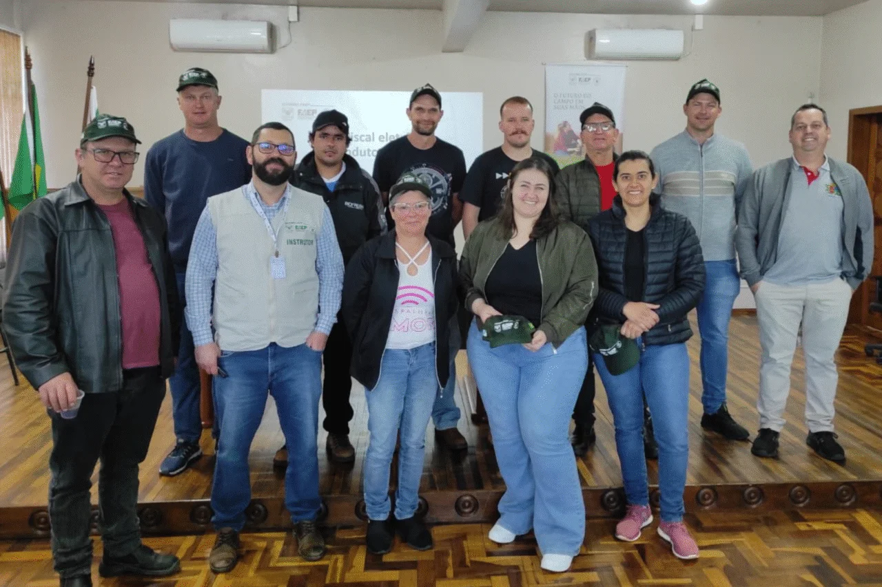 Barracão promove palestra sobre Nota Fiscal Eletrônica do Produtor Rural 3 Palestra busca preparar os agricultores para obrigatoriedade da Nota Fiscal Eletrônica em 2026