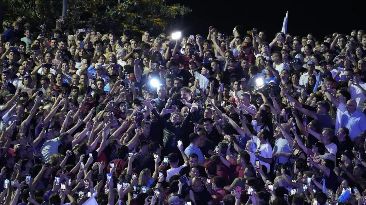 Partido de Milei tem 40% dos votos e vence eleições legislativas 3 Com mais de 95% da apuração concluída, o partido do presidente argentino Javier Milei deve levar 64 das 127 cadeiras em disputa na Câmara e 13 das 24 no Senado
