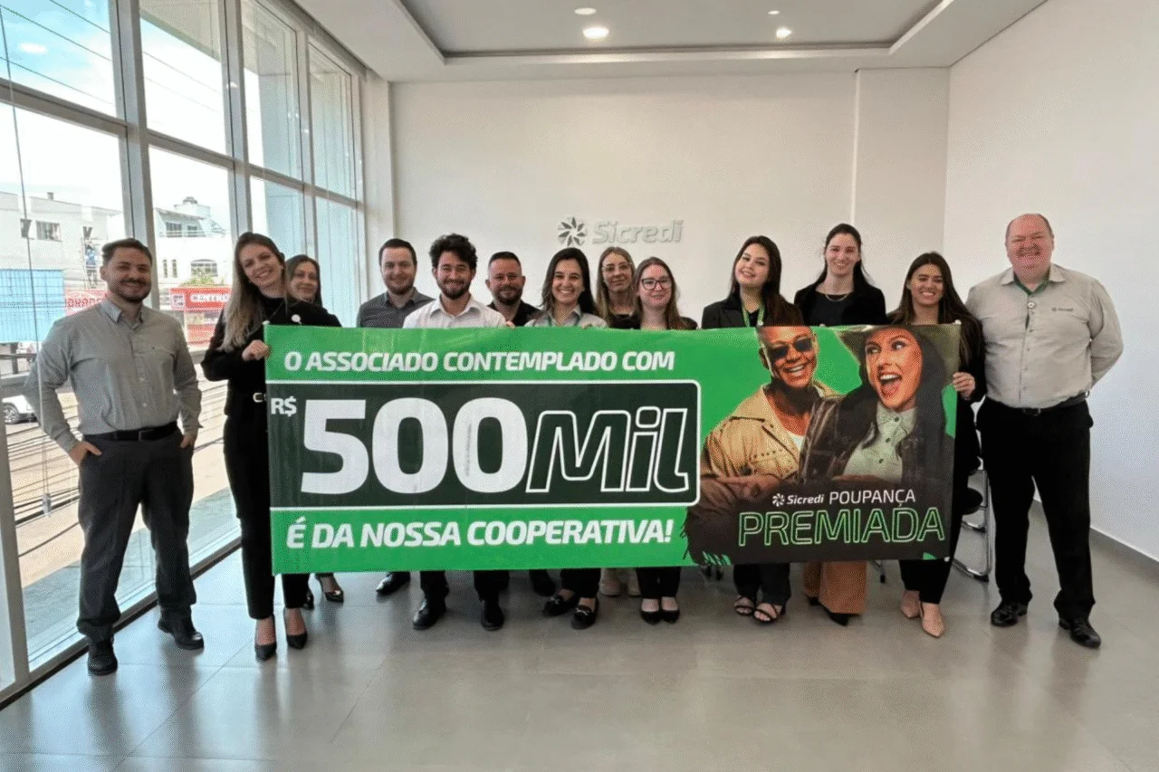 Associado de Capanema ganha R$ 500 mil na Poupança Premiada do Sicredi Fronteiras 3 Campanha nacional do Sicredi premia associado de Capanema com R$ 500 mil; promoção continua com novos sorteios de até R$ 1 milhão até o fim do ano