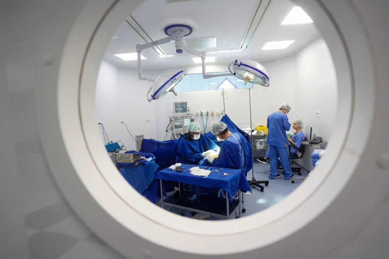 Mutirões ampliam atendimentos e reduzem filas por cirurgias eletivas no Paraná em 2025 3 Paraná intensifica mutirões de saúde em 2025 para reduzir filas por cirurgias eletivas, consultas e exames, reforçando a capacidade assistencial do SUS em todas as regiões do estado.