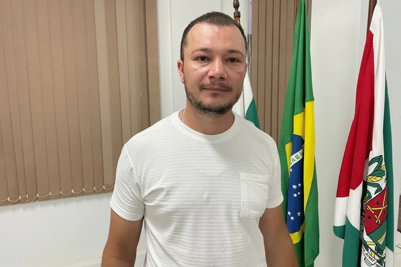 Vereadores aprovam projeto de reforço na Educação 4 O projeto aprovado pelos vereadores de Barracão permite a contratação de professores aposentados para reforçar o quadro docente a partir de 2026