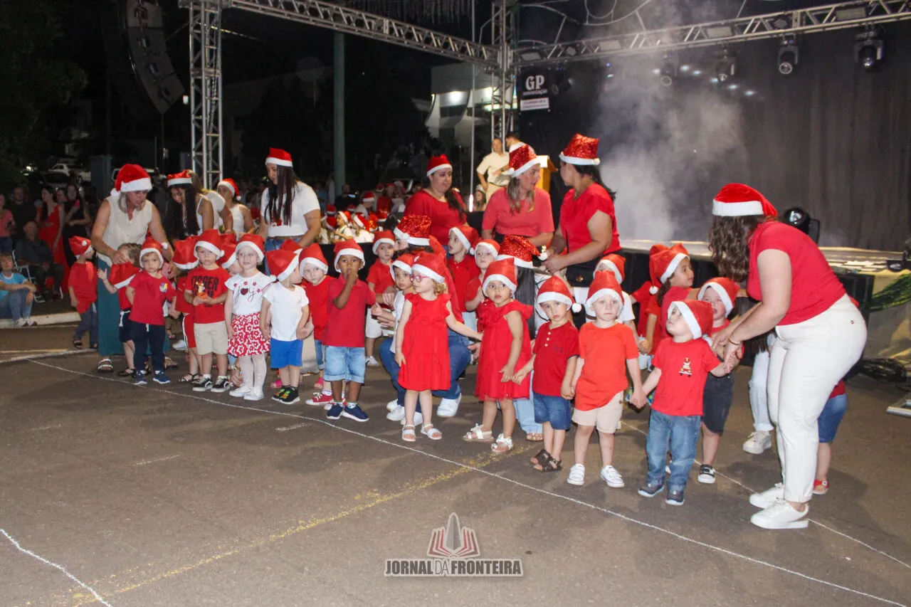 Guarujá do Sul abre programação natalina com acendimento das luzes 21 IMG 6201