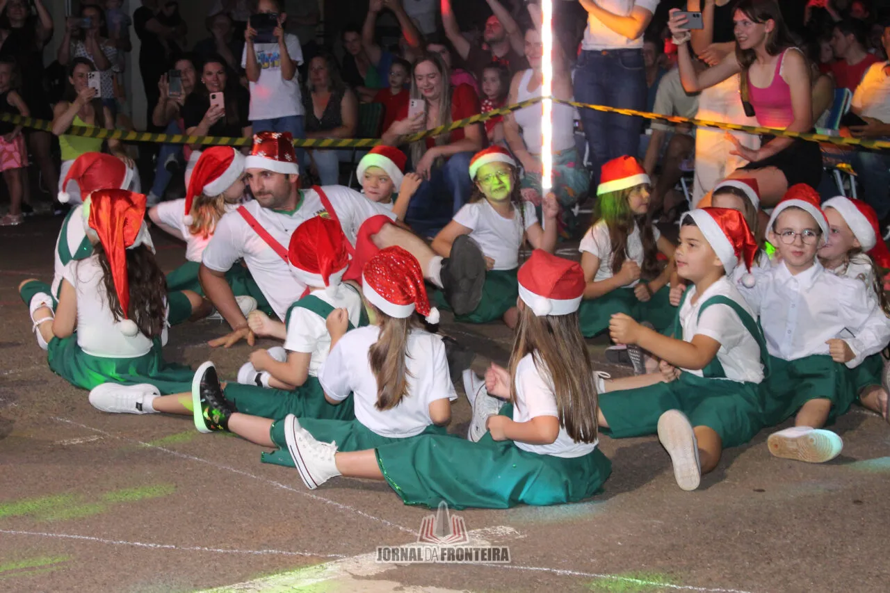 Guarujá do Sul abre programação natalina com acendimento das luzes 16 IMG 6227