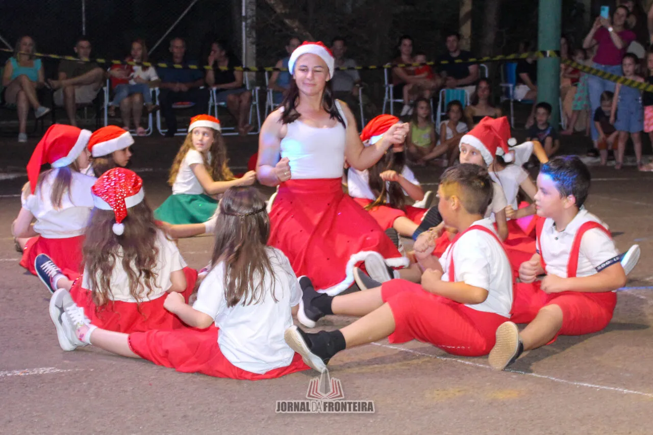 Guarujá do Sul abre programação natalina com acendimento das luzes 26 IMG 6229