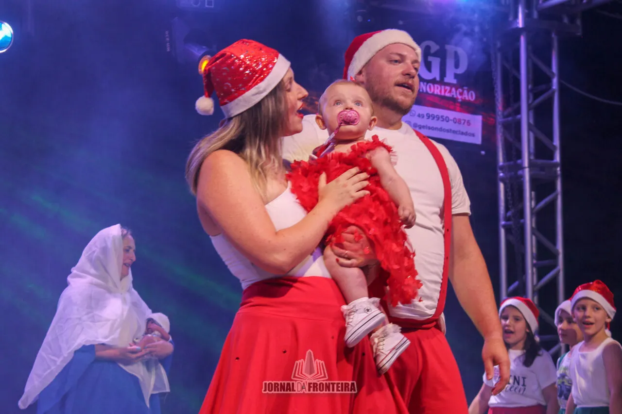 Guarujá do Sul abre programação natalina com acendimento das luzes 14 IMG 6238