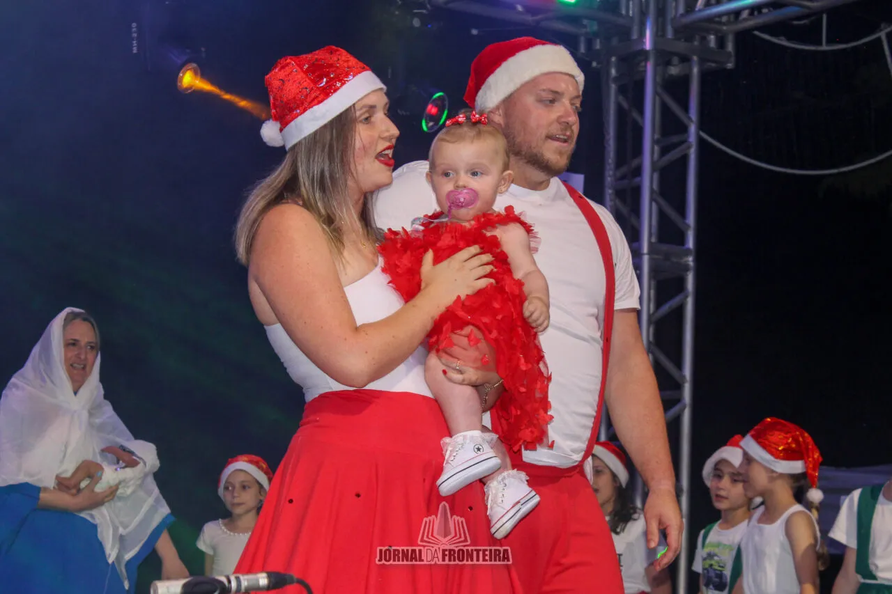 Guarujá do Sul abre programação natalina com acendimento das luzes 11 IMG 6241