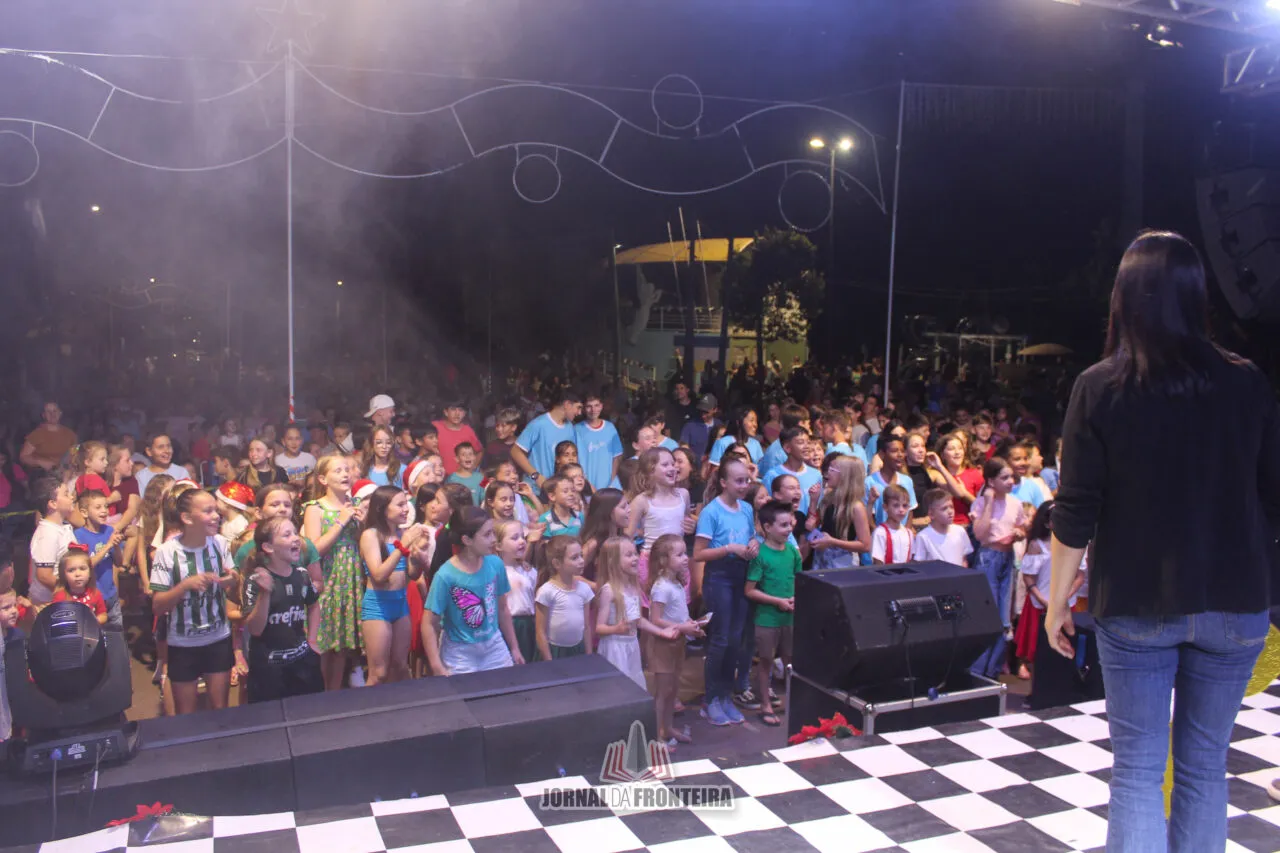 Guarujá do Sul abre programação natalina com acendimento das luzes 9 IMG 6249