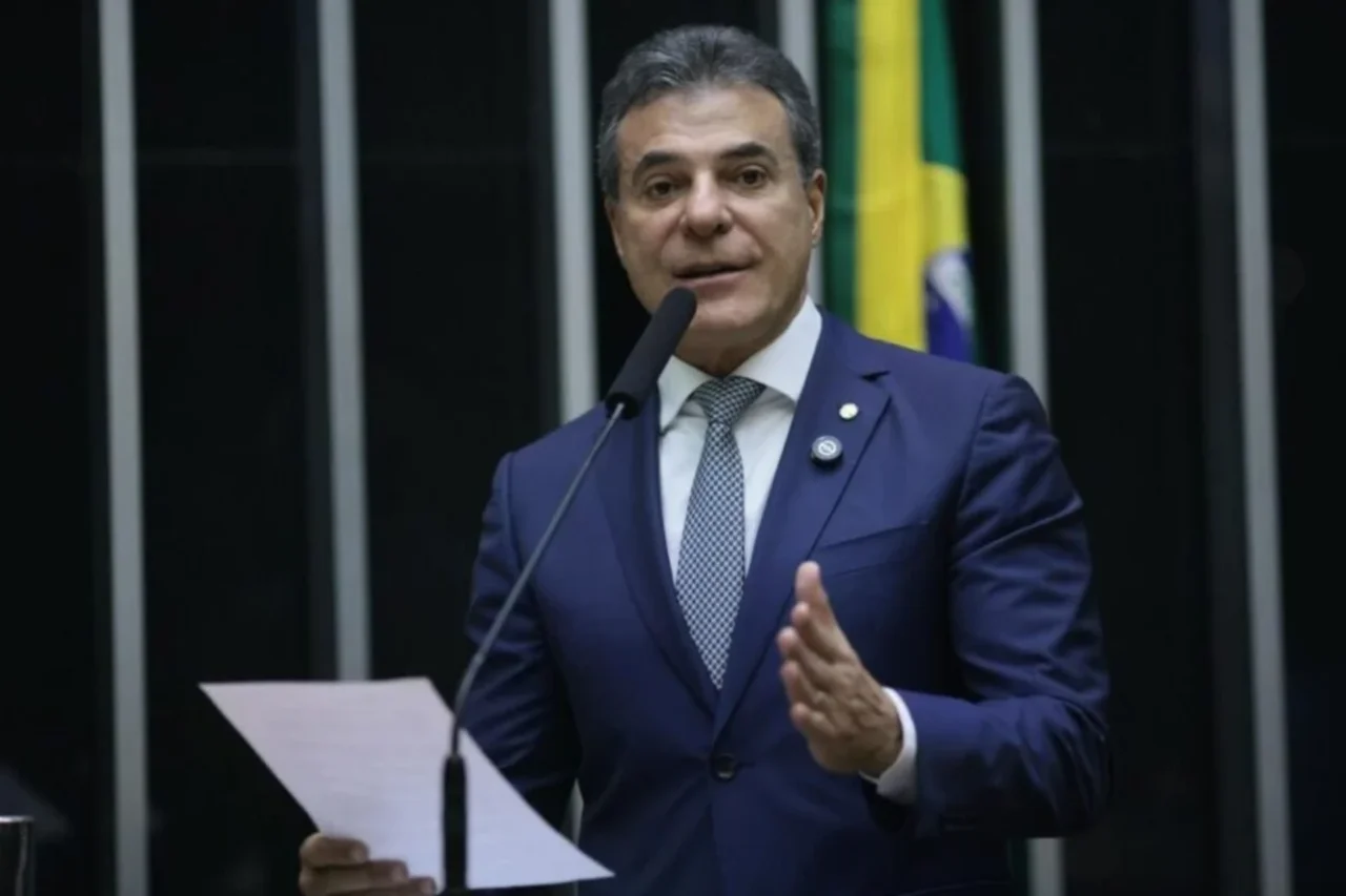 Projeto do deputado federal Beto Richa altera a LOAS para reconhecer Apaes e entidades sem fins lucrativos na rede socioassistencial.