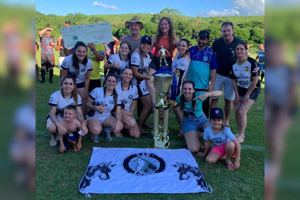 Finais do Municipal de Futebol Suíço 2025 lotam o estádio em Bom Jesus do Sul 3 Decisões do Campeonato Municipal reuniram grande público, emoção em campo e consagraram os campeões das categorias Feminino, Veterano e Força Livre