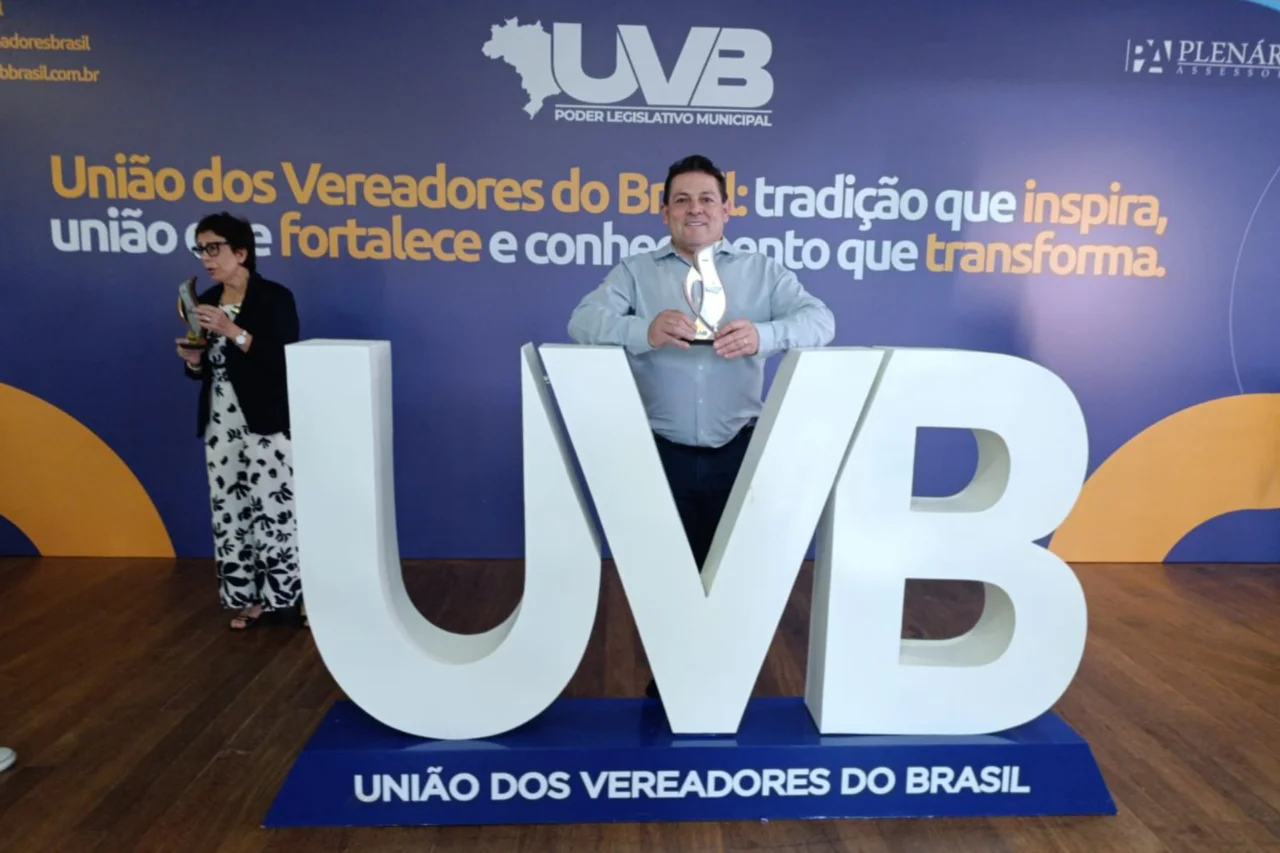 Presidente da Câmara de Santo Antonio é reconhecido nacionalmente 4 crys 48