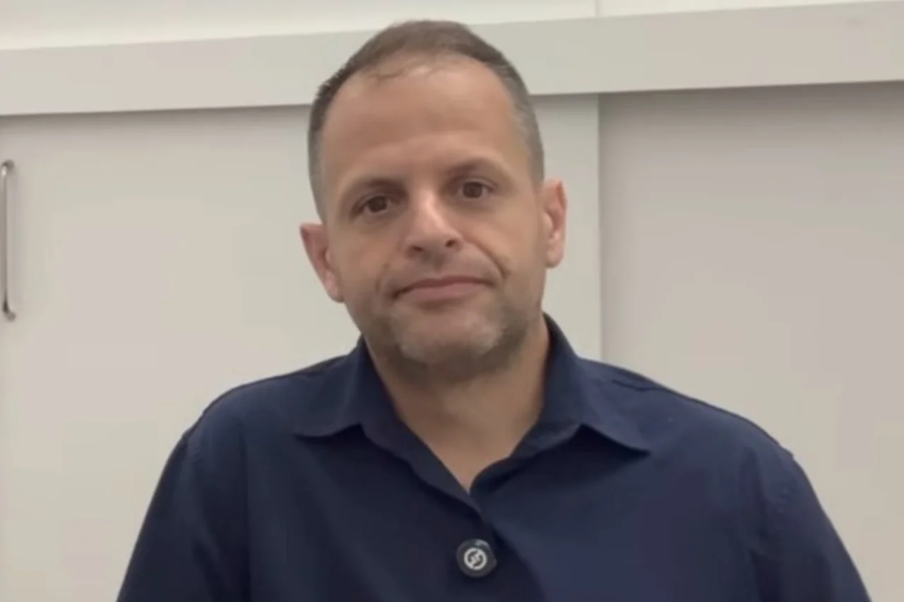 Cedro avança em reformas urbanas e amplia investimentos em infraestrutura pública 3 A Secretaria de Planejamento destaca reformas em praças, instalação da iluminação natalina e investimento de R$ 1,4 milhão no asfaltamento do Parque Industrial Dr. Neme.