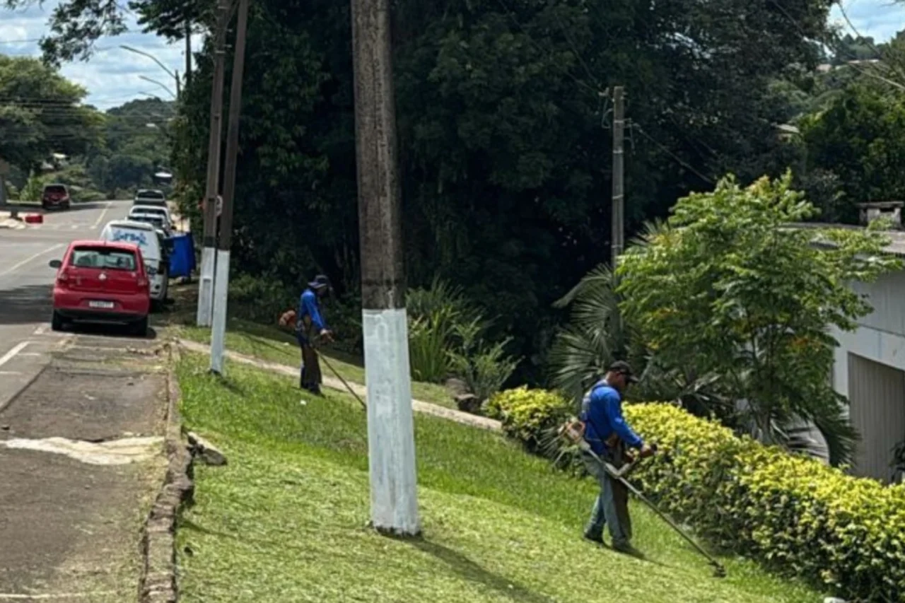 Secretaria de Obras inicia serviços de pintura e manutenção urbana em Dionísio Cerqueira 3 Secretaria de Obras inicia serviços de pintura e manutenção urbana em Dionísio Cerqueira