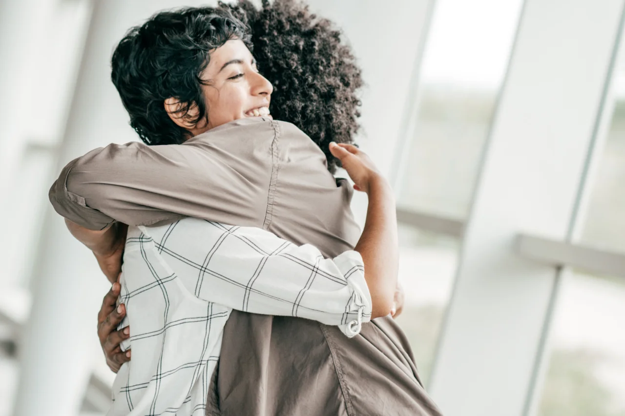 Por que um abraço é capaz de aliviar emoções e melhorar o bem-estar quase imediatamente 8 Heloisa L 33