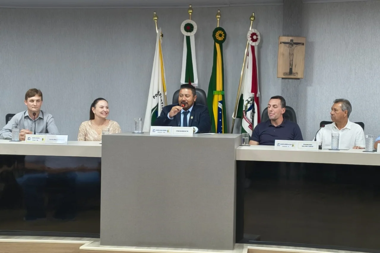 Everton Fragozo assume presidência da Câmara de Vereadores de Dionísio Cerqueira 4 Heloisa L 96