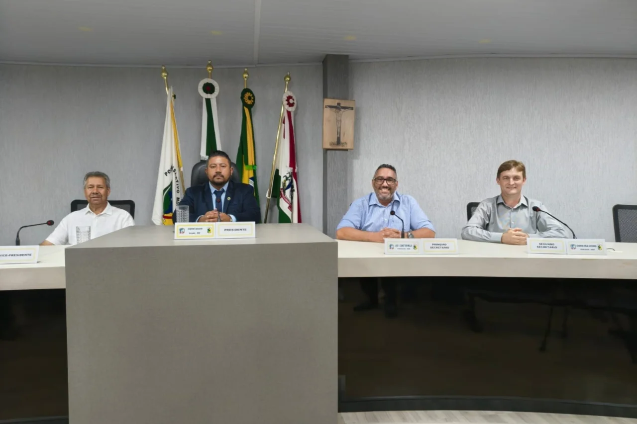 Everton Fragozo assume presidência da Câmara de Vereadores de Dionísio Cerqueira 7 Heloisa L 97