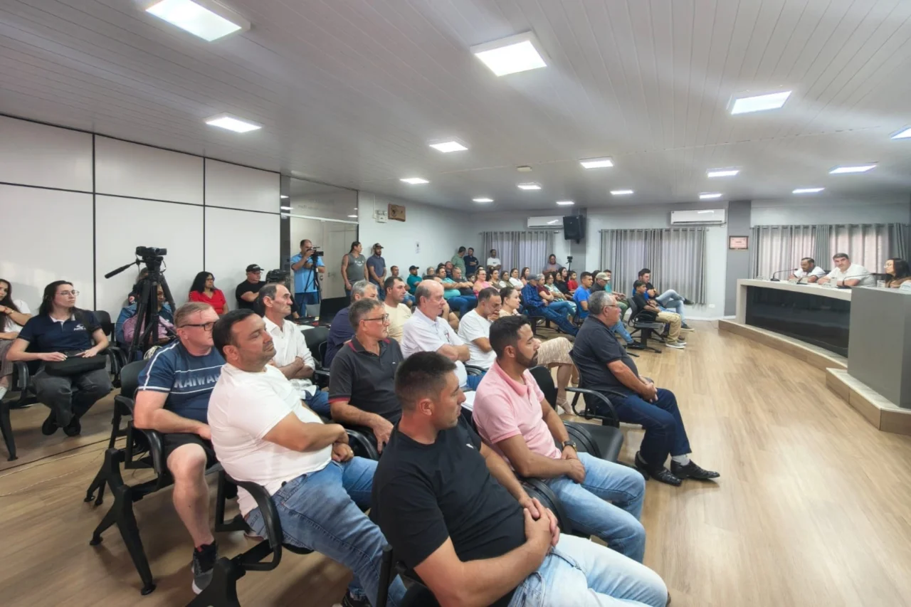 Everton Fragozo assume presidência da Câmara de Vereadores de Dionísio Cerqueira 6 Heloisa L 99