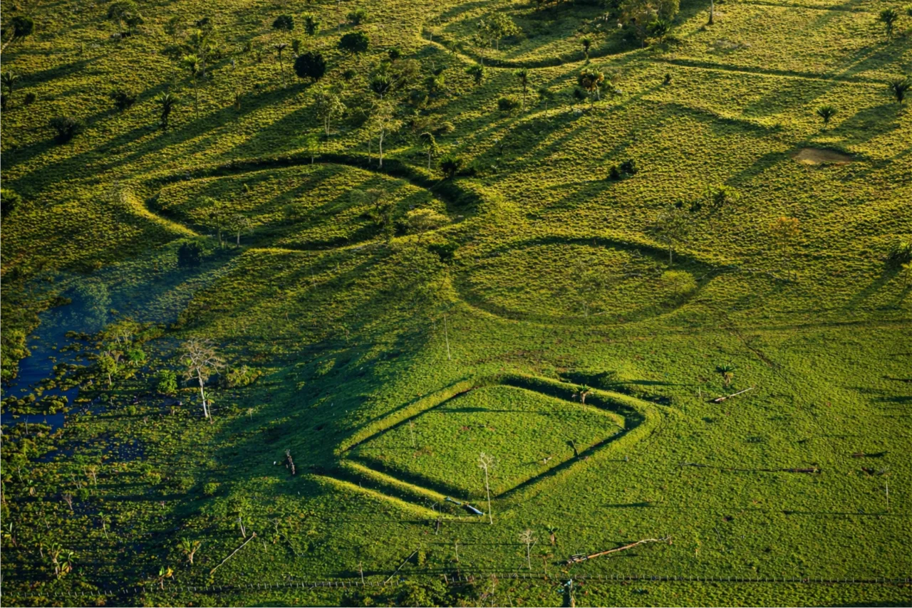 Estudo revela gigantesca civilização avançada que viveu na Amazônia e no Pantanal antes da descoberta do Brasil 6 geoglifos