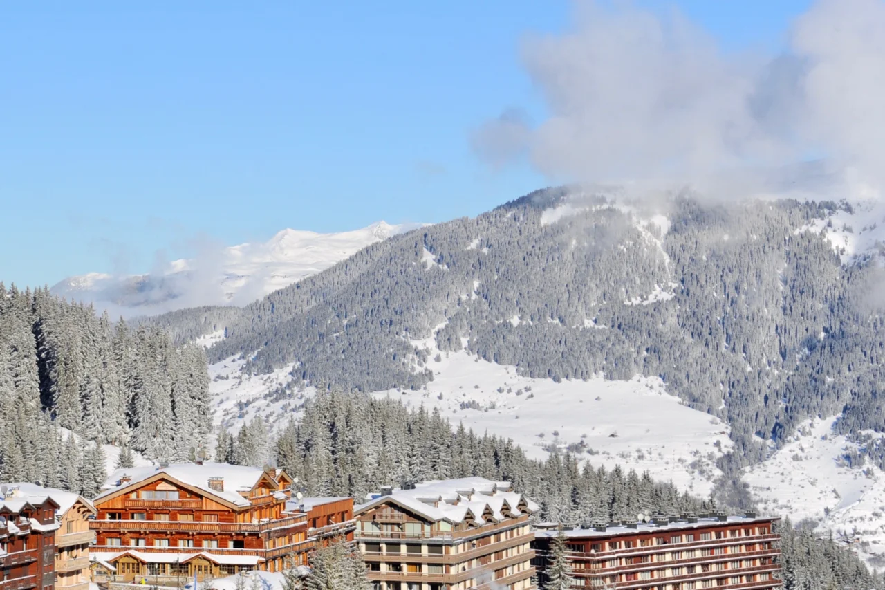 Incêndio em hotel cinco estrelas nos Alpes franceses força retirada de 300 pessoas 1 Incêndio em hotel cinco estrelas nos Alpes franceses força retirada de 300 pessoas