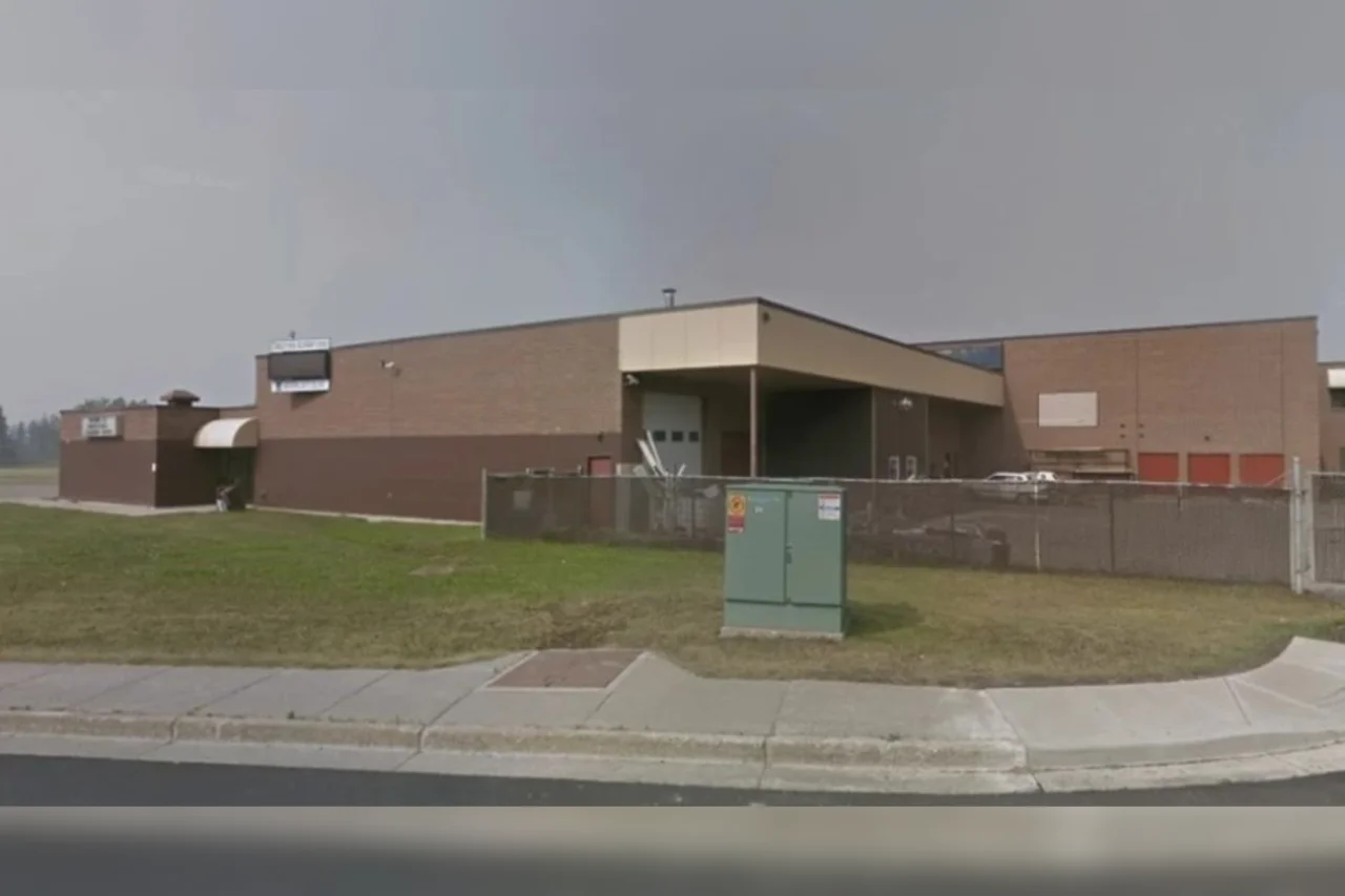 Ataque armado em escola de Tumbler Ridge, no Canadá, deixa nove mortos e 25 feridos. Suspeita de 18 anos foi encontrada morta após cometer suicídio