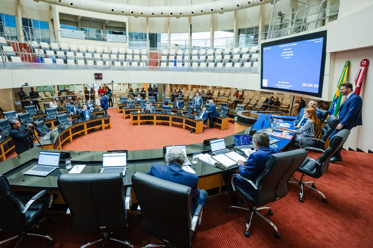 Alesc aprova cadastro estadual de condenados por homicídio contra agentes de segurança 15 Assembleia Legislativa de Santa Catarina aprova projeto que cria cadastro estadual de condenados por homicídio de agentes de segurança; proposta segue para sanção do governador.
