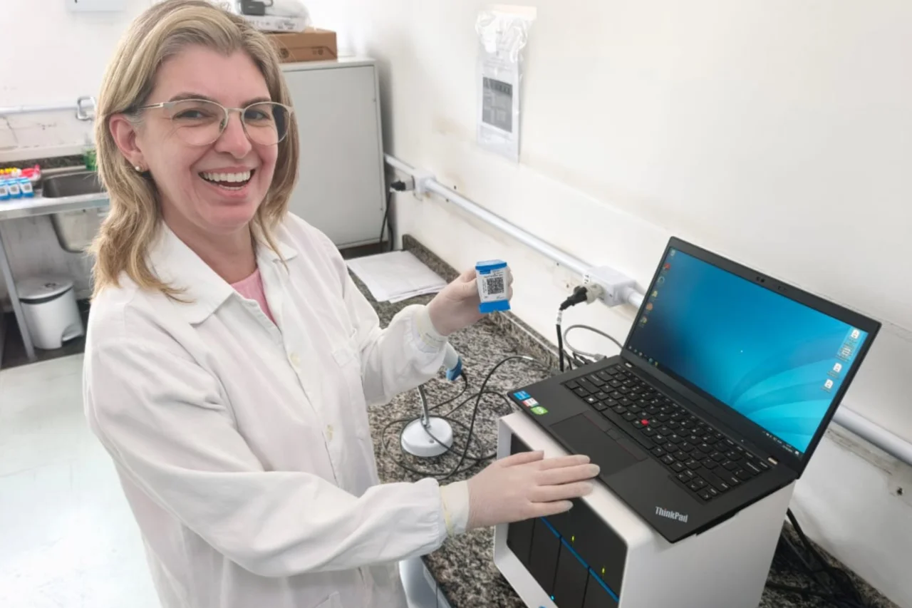 Paraná investe R$ 1,8 milhão e amplia diagnóstico rápido de tuberculose com novos equipamentos GeneXpert 13 crys 42 2