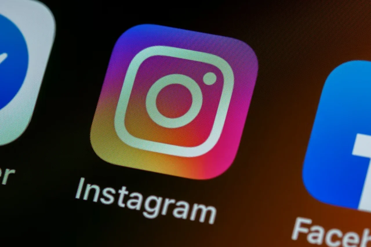 Instagram prepara recurso para permitir saída da lista de “amigos próximos” criada por outros usuários 11 Meta confirma desenvolvimento de ferramenta que permitirá ao usuário deixar a lista de “amigos próximos” de outra pessoa no Instagram.