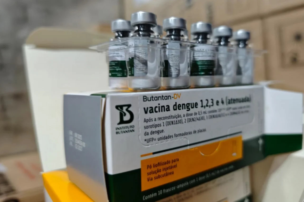 Paraná começa a distribuir vacina nacional contra dengue e prioriza profissionais da saúde 1 Paraná começa a distribuir vacina nacional contra dengue e prioriza profissionais da saúde