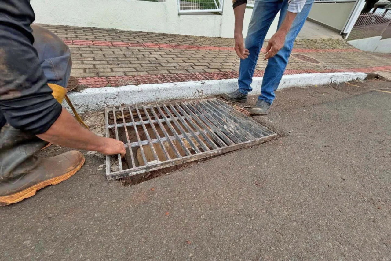 Administração de São José do Cedro realiza limpeza e desobstrução de bueiros 1 Heloisa L 10 4