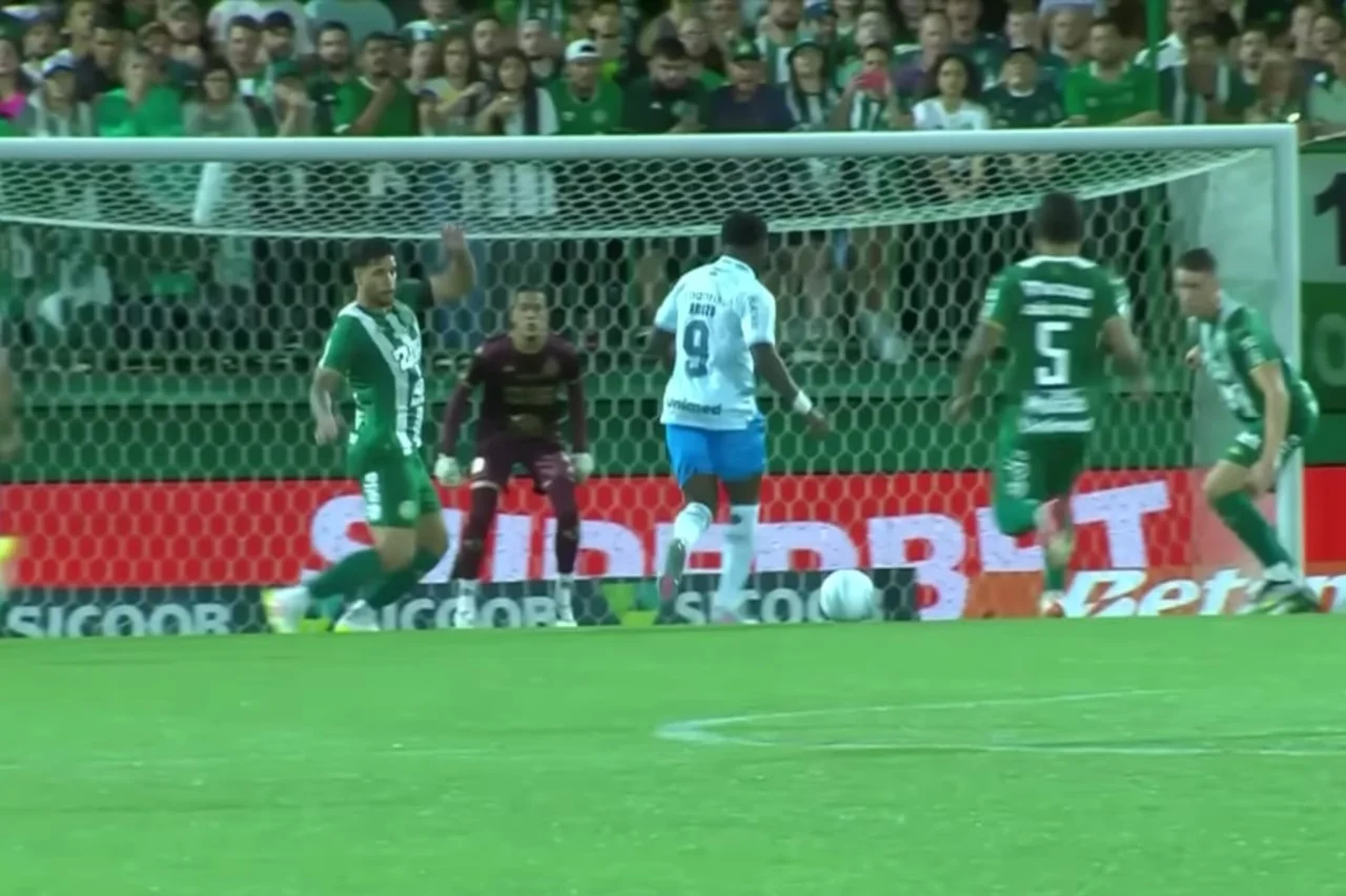 Grêmio empata com Chapecoense, segue sem vencer fora e ganha novas opções para a sequência do Brasileirão 33 Heloisa L 10 5