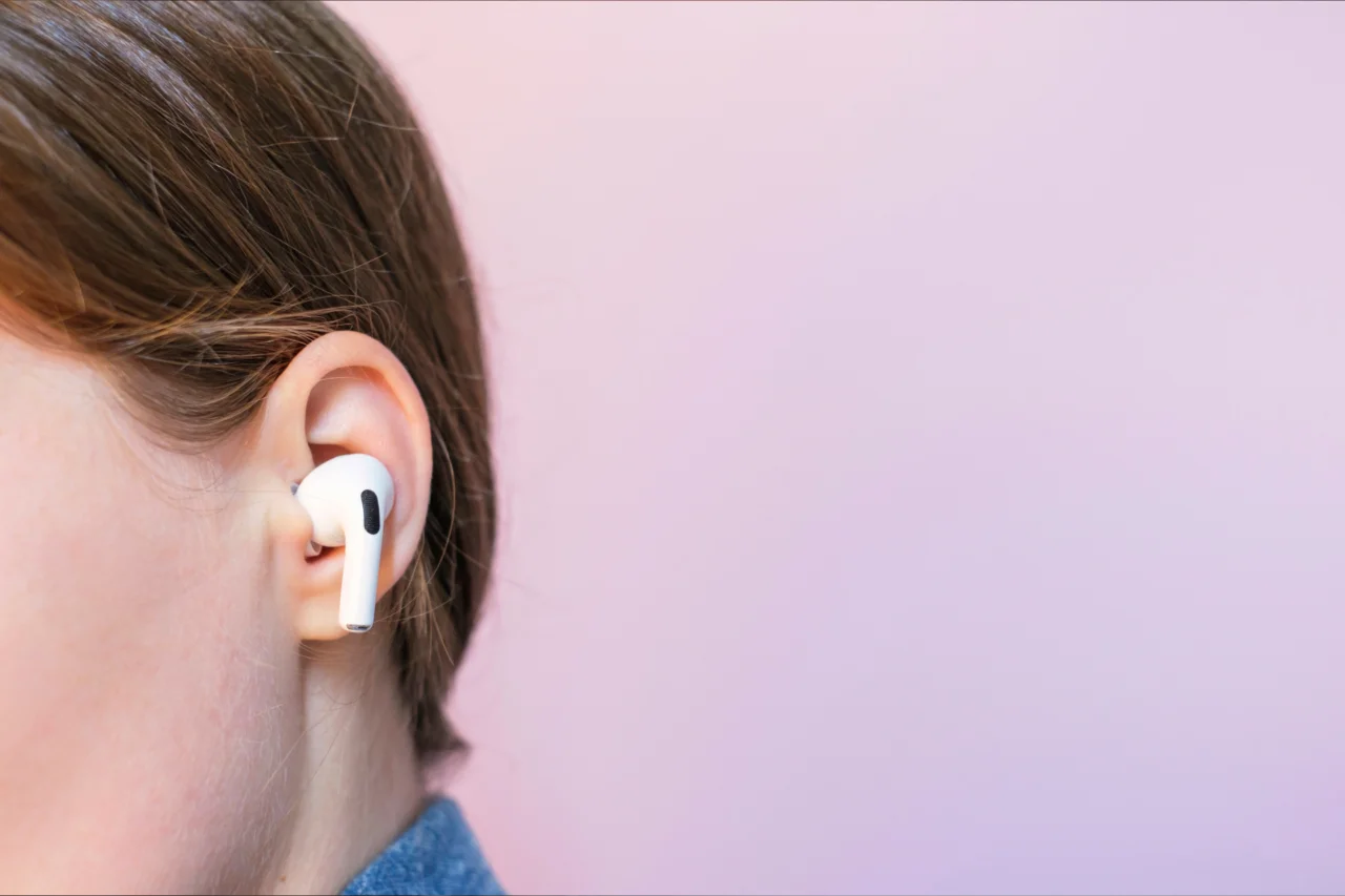 Uso prolongado de fones intra-auriculares pode aumentar risco de infecções 1 Heloisa L 30 3