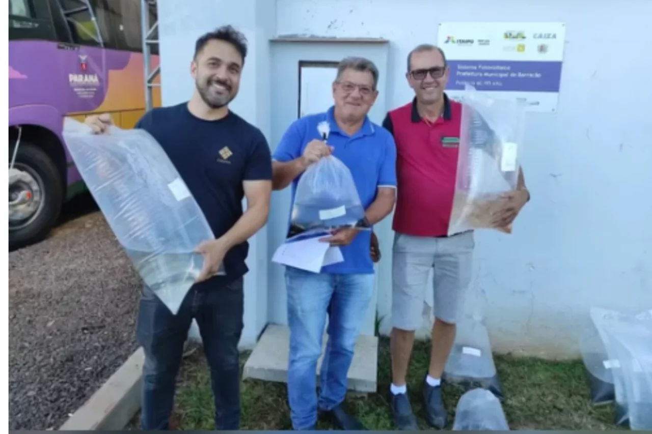 Barracão impulsiona piscicultura com entrega de alevinos a produtores rurais 11 Heloisa L 42 2