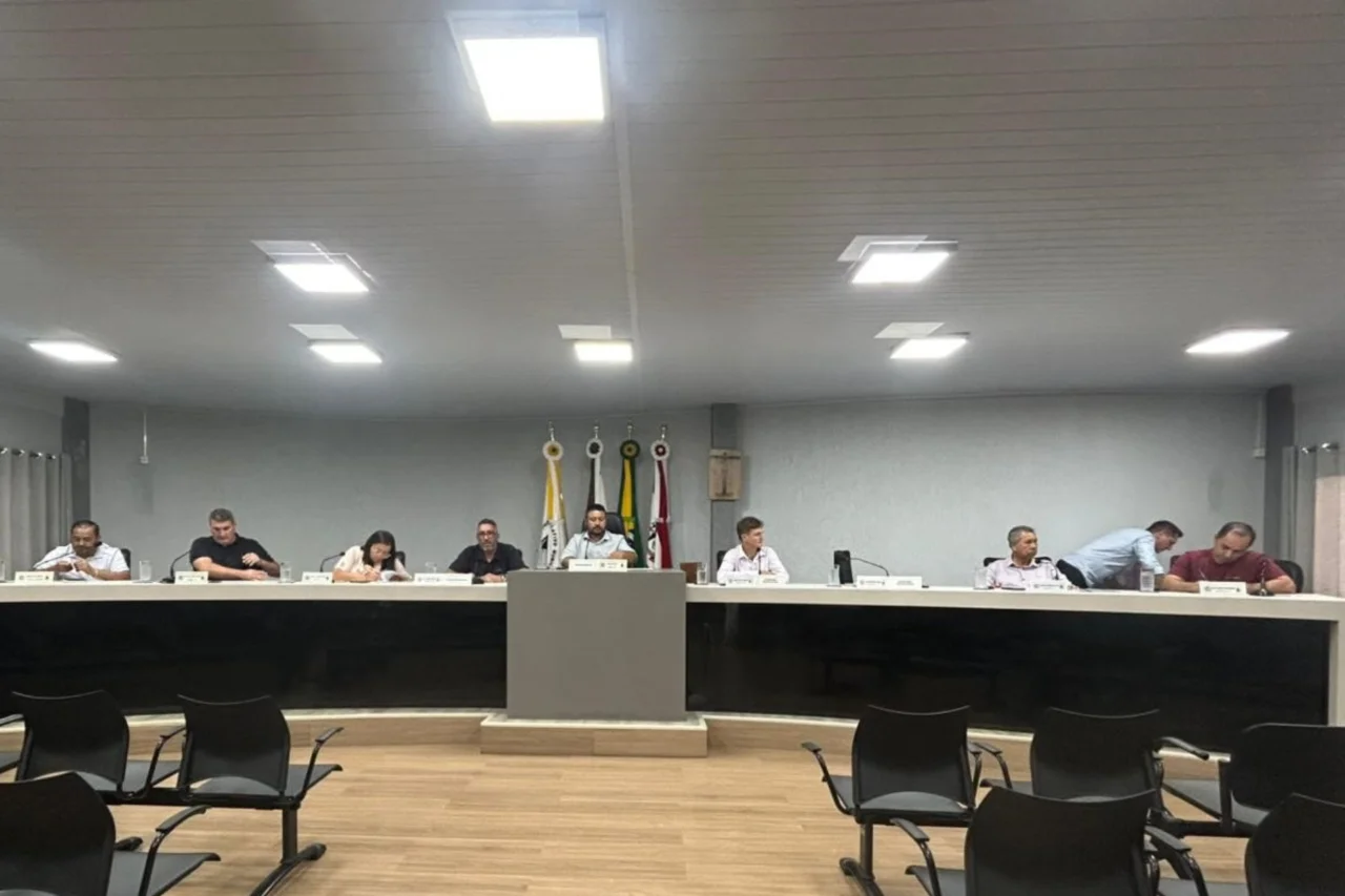Reunião sobre segurança pública é destaque para o presidente do Legislativo cerqueirense 4 Heloisa L 5 4