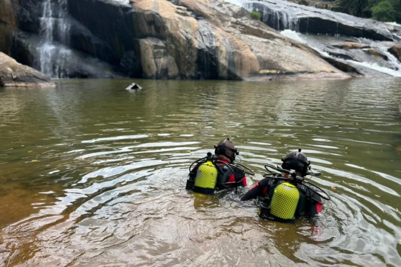 Jovem de 19 anos morre após queda em cachoeira durante travessia em SC 9 Heloisa L 57 1