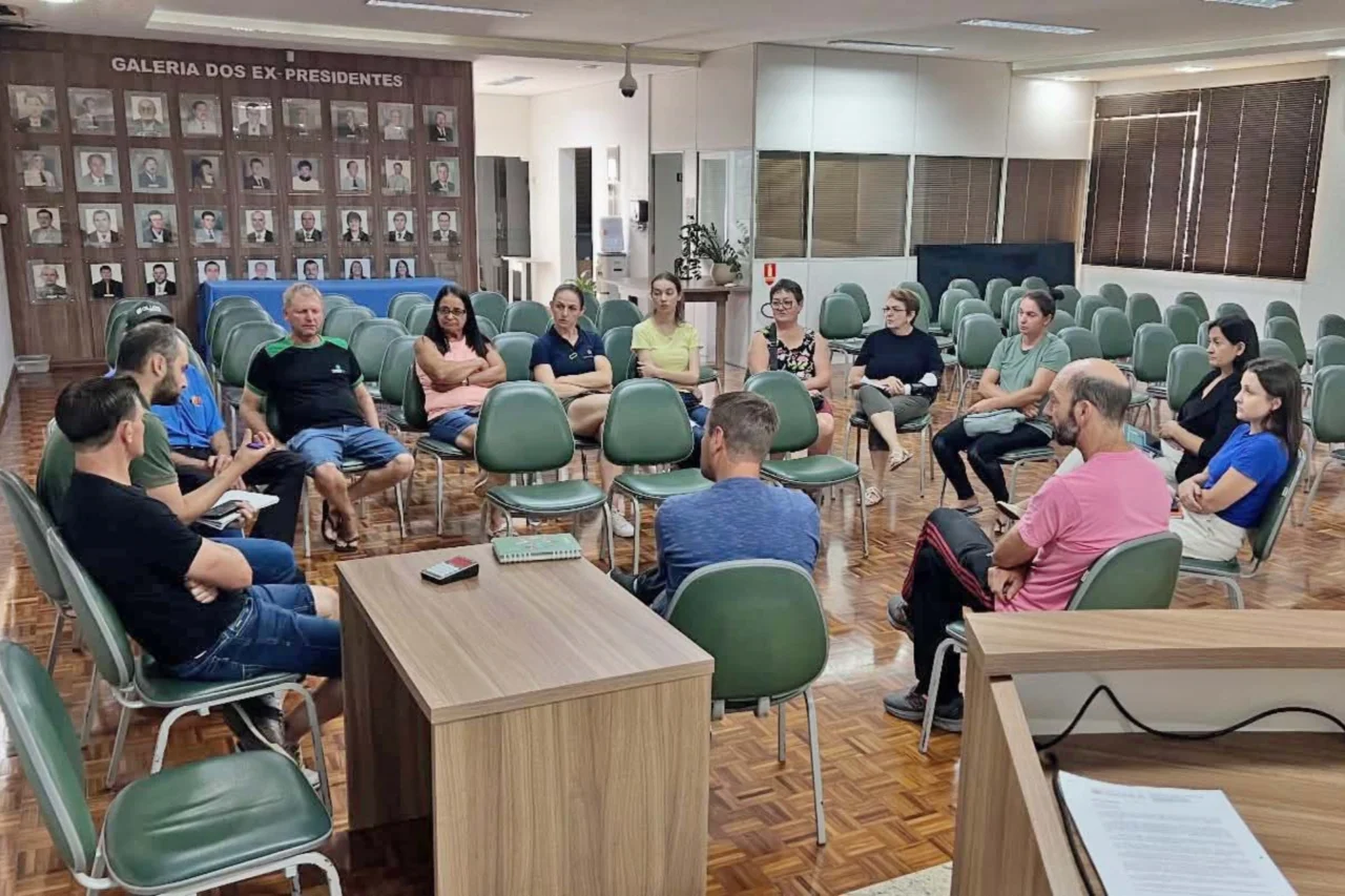 Vereadores de Guarujá do Sul debatem PAA e reativação da Feira Municipal 12 Heloisa L 8 4
