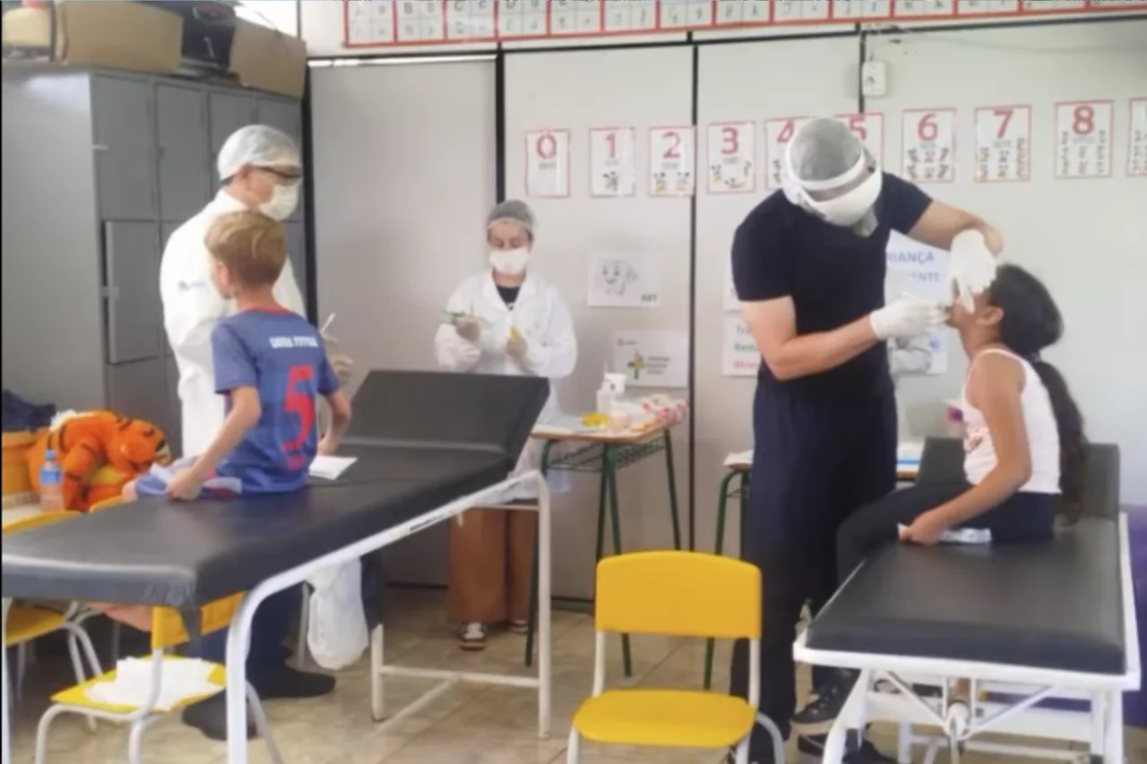 Ação de saúde bucal inclui atendimento e prevenção para crianças 7 Heloisa L 86