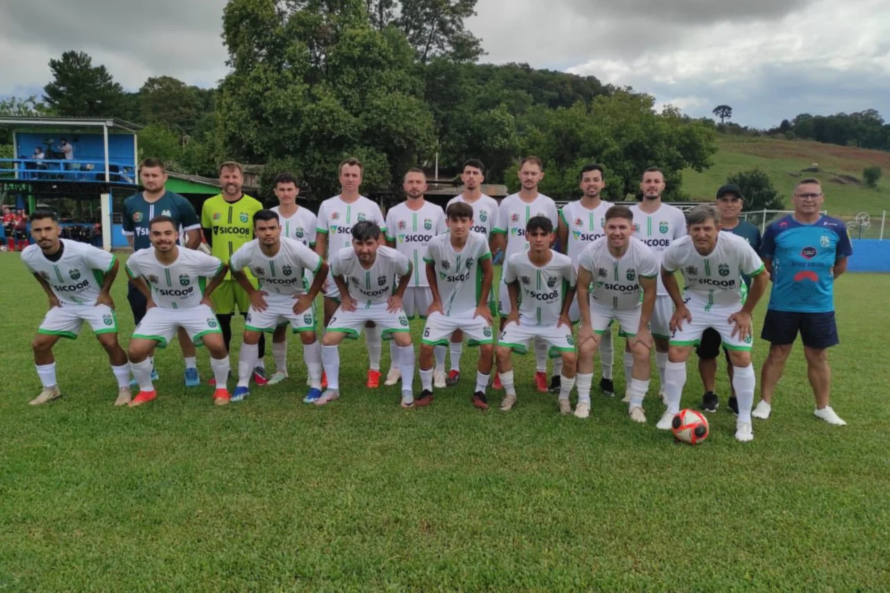 Barracão Atlético Clube vence fora de casa e mantém desempenho na competição 1 BAC vence Salto do Lontra por 3 a 2 fora de casa, soma pontos importantes e segue na disputa da competição; próximo jogo será no Estádio Palmeirinha.