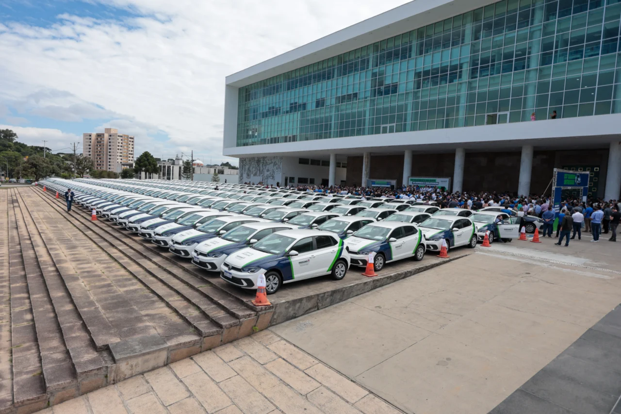 Paraná entrega 237 veículos para Agências do Trabalhador e amplia estrutura de atendimento em 226 municípios 3 Governo do Paraná investe R$ 23 milhões em nova frota para Agências do Trabalhador e anuncia mais R$ 37 milhões em ações de qualificação e estrutura.