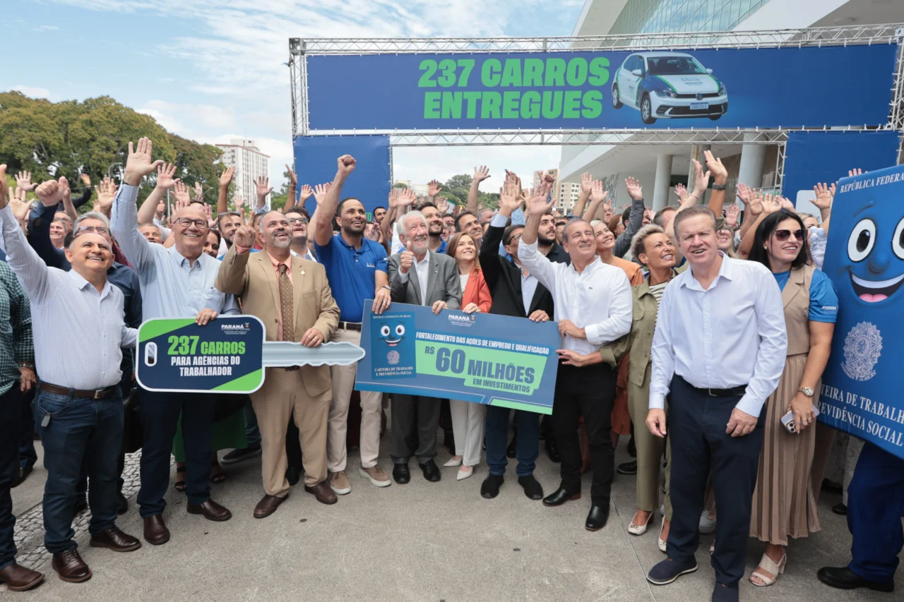 Paraná entrega 237 veículos para Agências do Trabalhador e amplia estrutura de atendimento em 226 municípios 4 crys 13 3