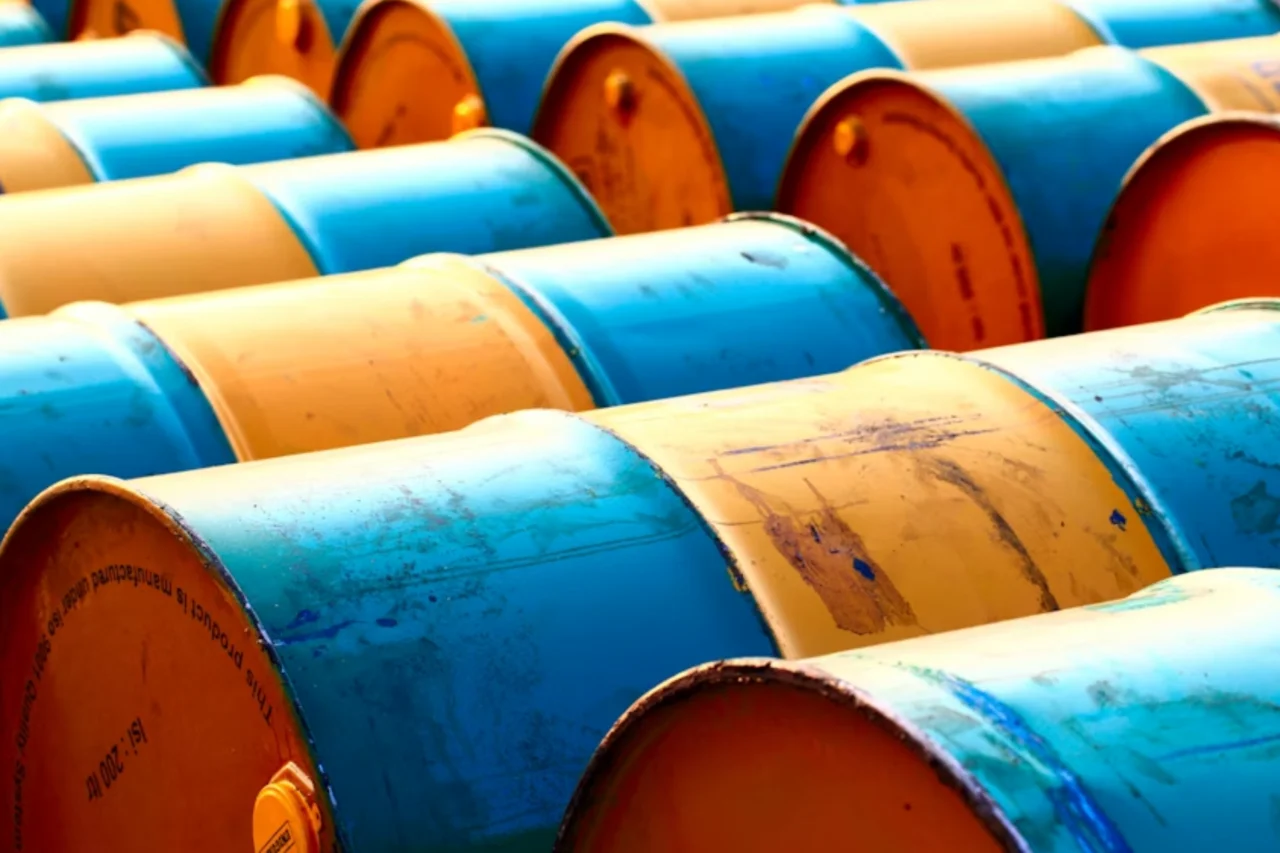 Conflito entre Israel e Irã eleva preço do petróleo e amplia tensão nos mercados globais 31 Escalada de tensões no Oriente Médio impulsiona alta do petróleo e provoca oscilações nos mercados financeiros internacionais.