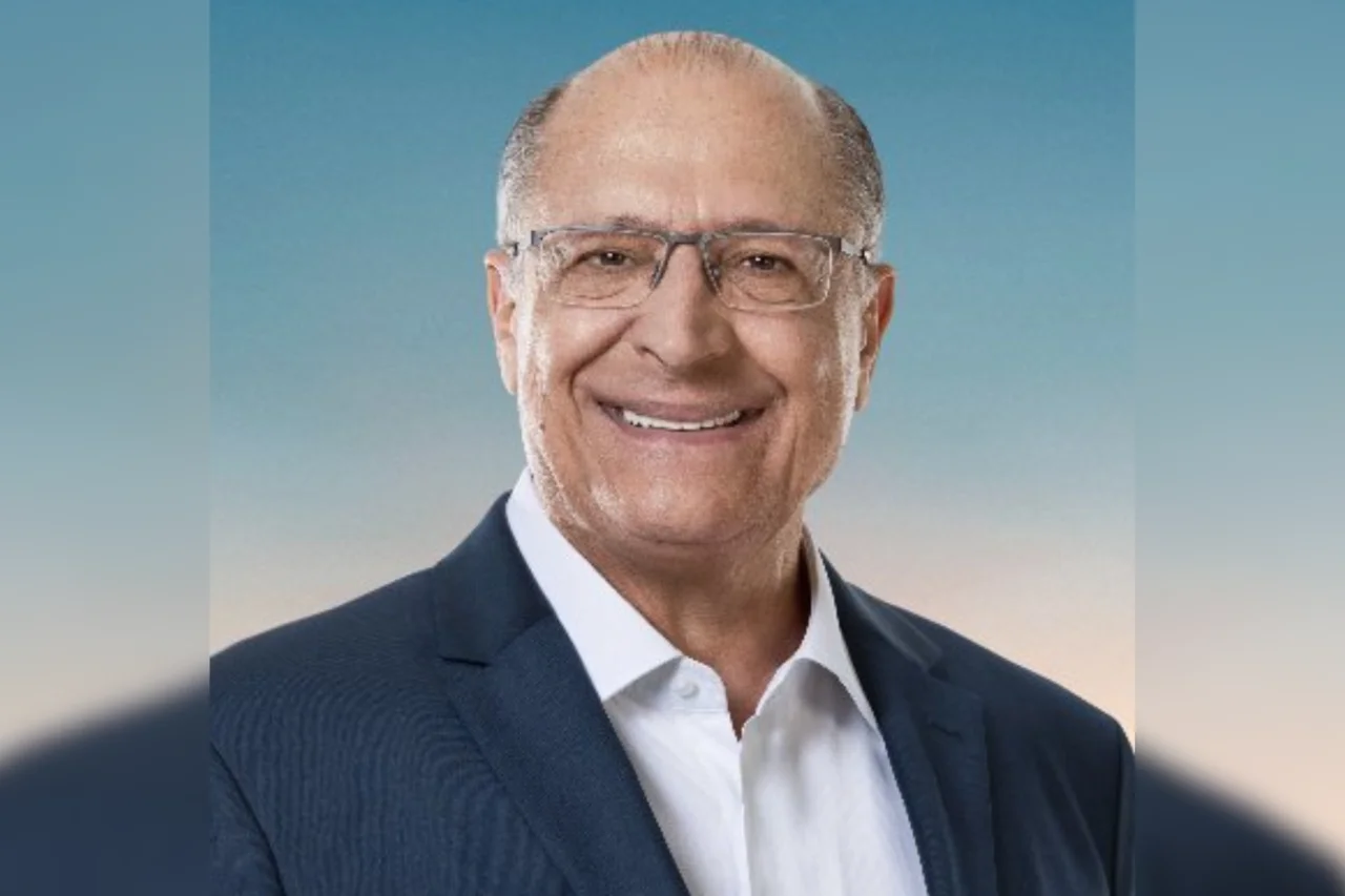 Governo federal zera PIS/Cofins do diesel e anuncia subsídio para conter alta nos preços 18 Vice-presidente Geraldo Alckmin afirma que governo prioriza abastecimento e redução do preço do diesel, com corte de tributos e subvenção de R$ 0,32 por litro. Medidas visam conter impacto da alta internacional do petróleo.