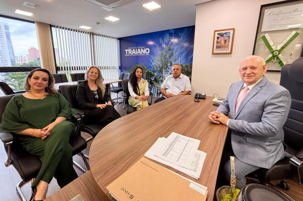Prefeito Jorge Luiz Santin cumpre agendas com deputados e Detran em Curitiba 10 crys 25