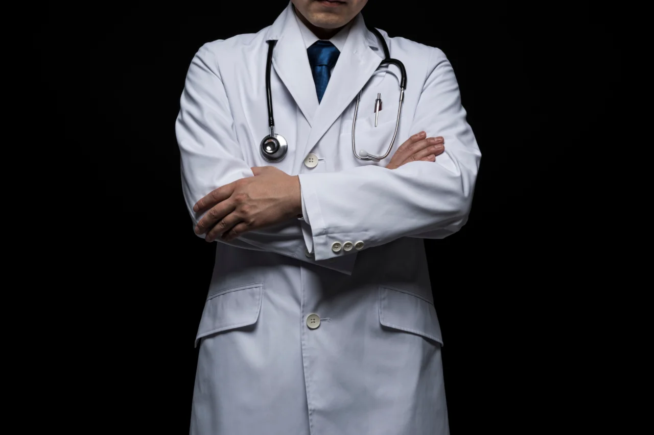 Justiça decreta prisão preventiva de médico denunciado por abusar de pacientes em SC 9 crys 27