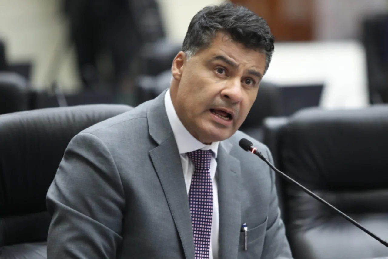 Projeto na Assembleia do Paraná propõe ampliar Teste do Pezinho para cerca de 50 doenças 13 Proposta apresentada na Assembleia Legislativa do Paraná prevê ampliar o Teste do Pezinho e fortalecer o diagnóstico precoce em recém-nascidos.