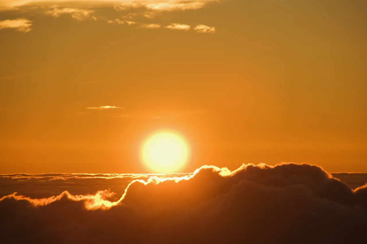 Bolha de calor eleva temperaturas no Sul do Brasil e pode levar termômetros a 40 °C 9 Fenômeno conhecido como bolha de calor influencia o clima no Sul do Brasil e pode provocar temperaturas próximas de 40 °C em regiões do Oeste.