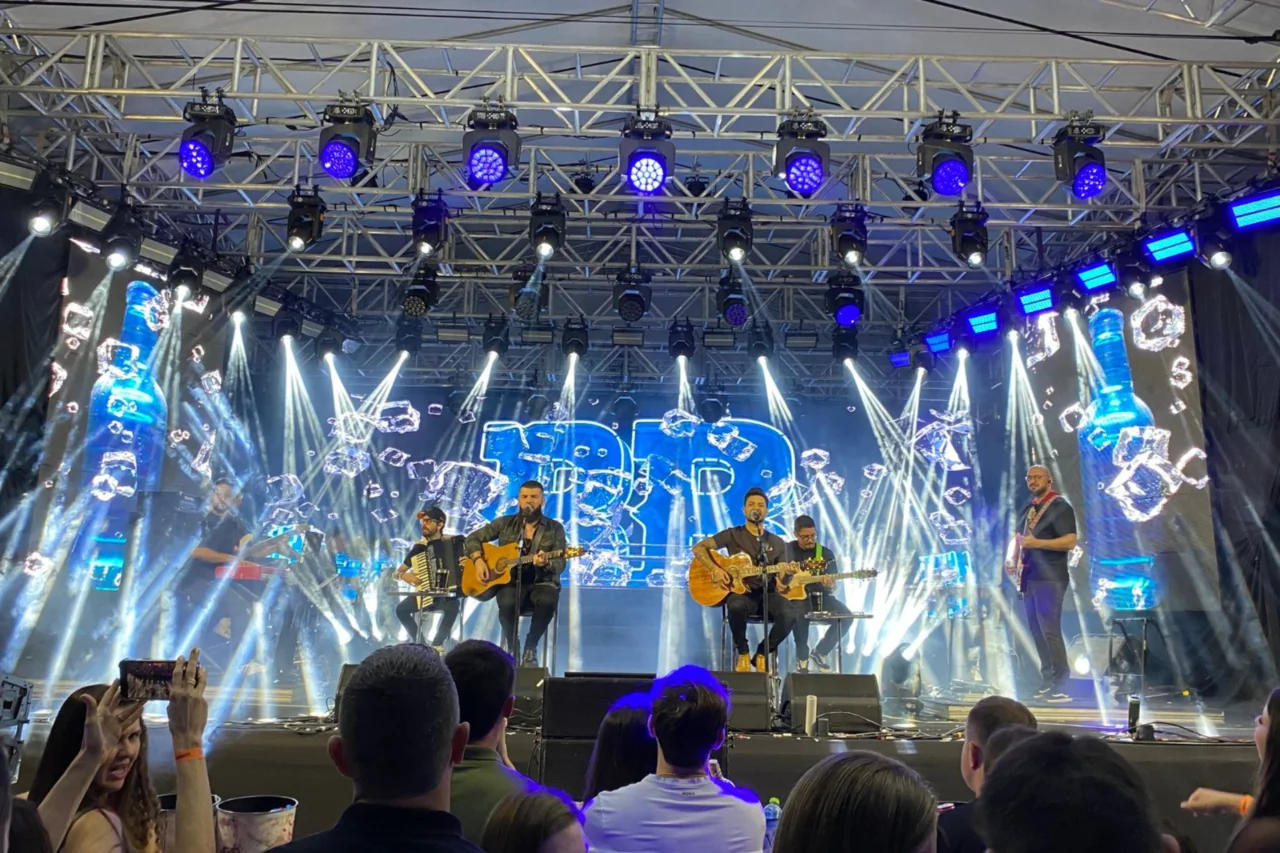 Mais de 30 mil pessoas participaram dos três dias de festa pelos 72 anos de Dionísio Cerqueira 3 crys 43 2