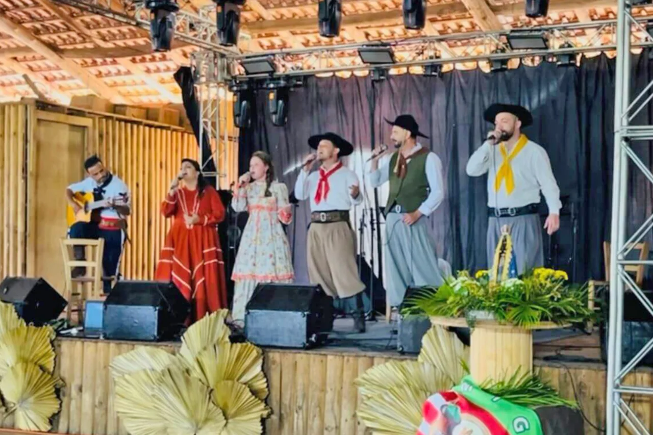 Conjunto Vocal do CTG Sinuelo da Fronteira é campeão do Festival Regional da Cultura Gaúcha 11 O Sinuelo marcou presença com suas invernadas nas categorias mirim, juvenil, adulta e veterana, conquistando resultados expressivos em diversas modalidades
