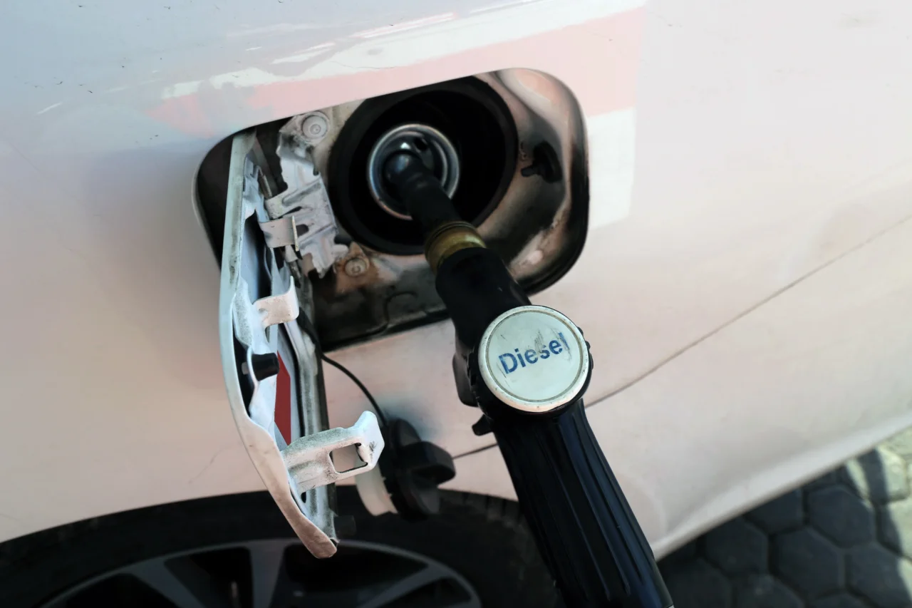 Lula zera PIS/Cofins do diesel, cria imposto de 12% sobre exportação de petróleo e prevê queda de R$ 0,64 no litro 17 Presidente Lula edita medida provisória que reduz tributos sobre o diesel, institui subvenção e cria imposto sobre exportação de petróleo para conter alta dos combustíveis.