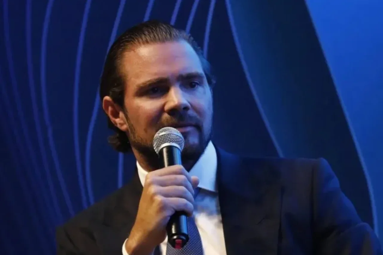 Começará a "caça às bruxas" com avanço de acordo assinado por Vorcaro 10 Ex-banqueiro Daniel Vorcaro inicia negociações para acordo de colaboração com autoridades após assinatura de termo de confidencialidade em investigação sobre o Banco Master.